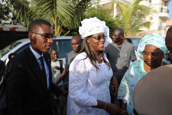 Pose de la première pierre de la maternité de Ouakam, Marième Faye Sall chaleureusement accueillie et remerciée par les populations Pose de la première pierre de la maternité de Ouakam, Marième Faye Sall chaleureusement accueillie et remerciée par les populations