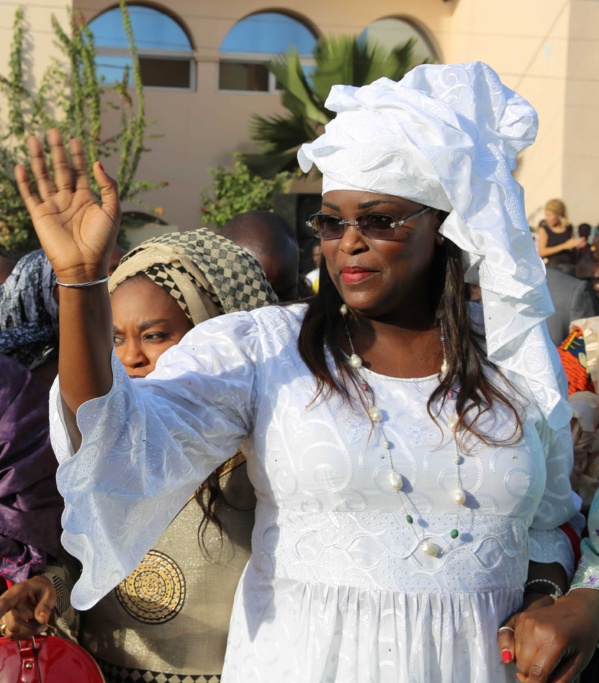 Pose de la première pierre de la maternité de Ouakam, Marième Faye Sall chaleureusement accueillie et remerciée par les populations