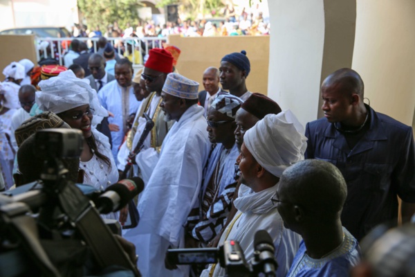 Pose de la première pierre de la maternité de Ouakam, Marième Faye Sall chaleureusement accueillie et remerciée par les populations
