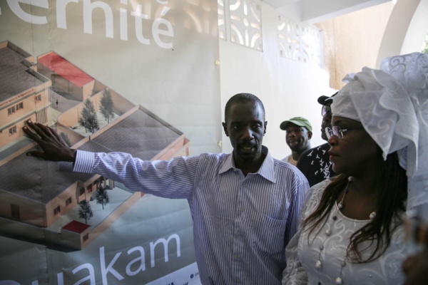 Pose de la première pierre de la maternité de Ouakam, Marième Faye Sall chaleureusement accueillie et remerciée par les populations