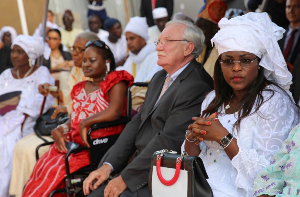 Pose de la première pierre de la maternité de Ouakam, Marième Faye Sall chaleureusement accueillie et remerciée par les populations