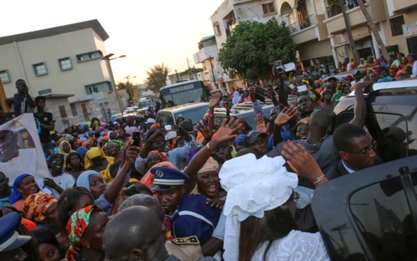 Pose de la première pierre de la maternité de Ouakam, Marième Faye Sall chaleureusement accueillie et remerciée par les populations