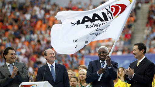 Corruption à l'IAAF: La suspension de Lamine Diack comme membre honoraire du CIO réclamée