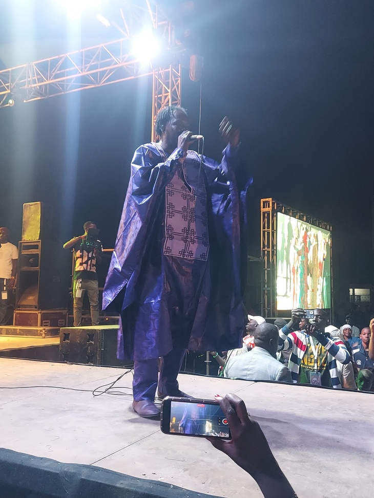 Concert du siècle à la Clôture de la 16e Edition Festival Blues du Fleuve : Baba Maal et les jeunes artistes, mettent le feu à Podor Concert du siècle à la Clôture de la 16e Edition Festival Blues du Fleuve : Baba Maal et les jeunes artistes, mettent le feu à Podor