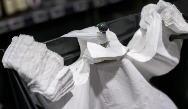 Pénurie de sachets en plastique à Dakar : Les paniers, les cartons et les journaux comme alternative