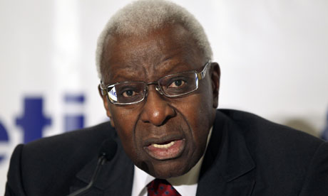 Lamine Diack suspendu provisoirement comme membre honoraire du CIO