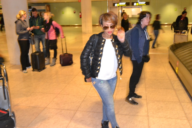 Arrivée de Viviane Chidid et du Djolof Band à Barcelone pour la soirée de ce vendredi à Granollers. Regardez