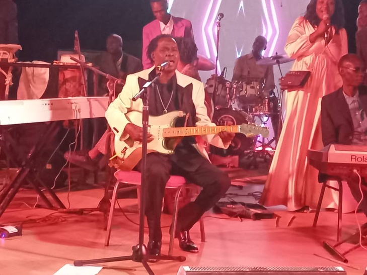 Soirée culturelle : Baba Maal, artiste-compositeur interplanétaire, enterre l’année 2024 en beauté Soirée culturelle : Baba Maal, artiste-compositeur interplanétaire, enterre l’année 2024 en beauté