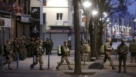 France: Après les attentats de Paris, une femme kamikaze tuée et cinq suspects arrêtés à Saint-Denis