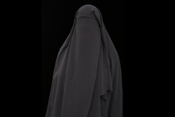 L'interdiction de la burqa fait sa première victime à Ouakam : Une femme voilée  tabassée, déshabillée et traitée de terroriste