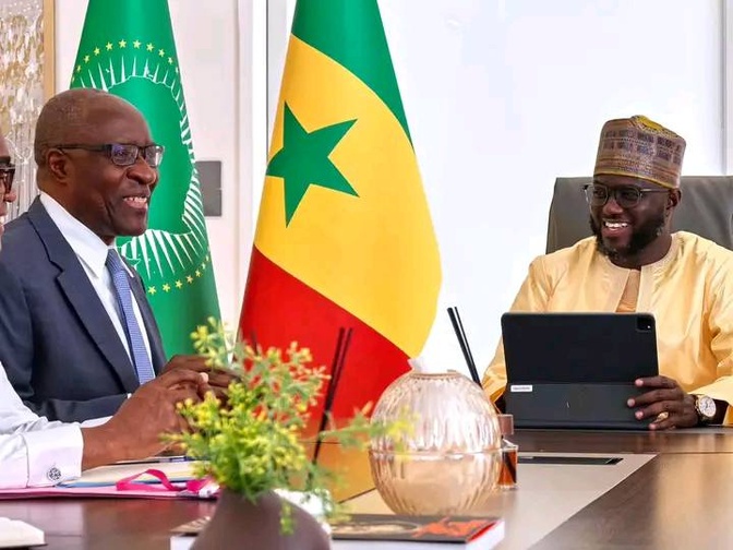Le Président de l'Assemblée nationale reçoit Christopher Fomunyoh du NDI : un partenariat pour renforcer la gouvernance démocratique