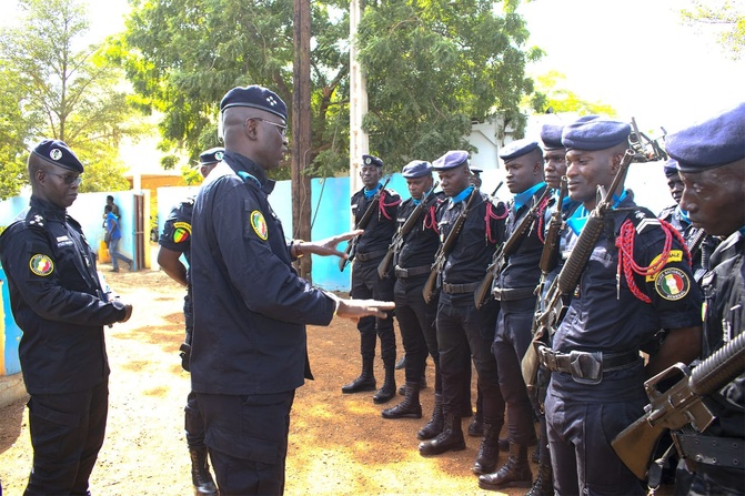 Mame Seydou Ndour, Directeur général de la Police nationale, a effectué une visite dans plusieurs unités de police Mame Seydou Ndour, Directeur général de la Police nationale, a effectué une visite dans plusieurs unités de police
