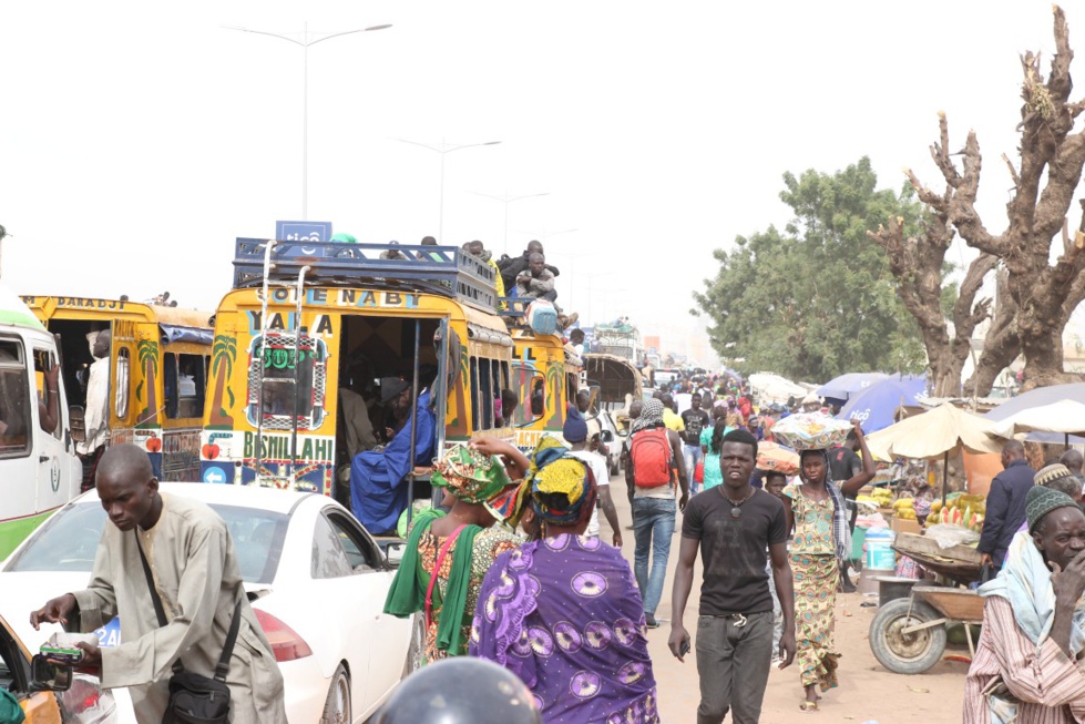 Photos - Touba : La ville bloquée par des embouteillages monstres