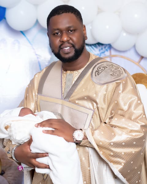 Cérémonie de baptême du fils du chroniqueur Pape Makhtar Diallo en images (Photos). Cérémonie de baptême du fils du chroniqueur Pape Makhtar Diallo en images (Photos).