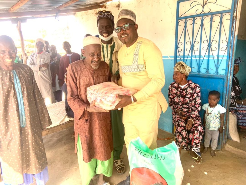 Sambou Biagui au chevet des sinistrés de Sinthiou Sambarou et Sourouyel : Un engagement solidaire en faveur des populations de Tambacounda (Photos)