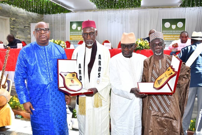 Distinctions : L'ARDS honore Moustapha Tall et d'anciens hauts responsables des Douanes Distinctions : L'ARDS honore Moustapha Tall et d'anciens hauts responsables des Douanes