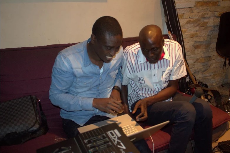 Photos - Ablaye Mbaye en studio pour la finalisation de son prochain album