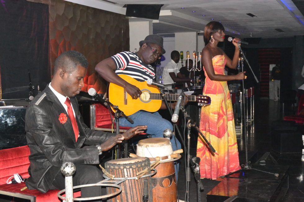 Acte 1 de Concerto de Coumba Gawlo: Les images du spectacle au Duplex By Edgard