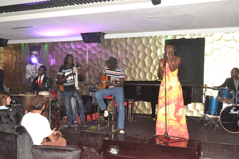 Acte 1 de Concerto de Coumba Gawlo: Les images du spectacle au Duplex By Edgard