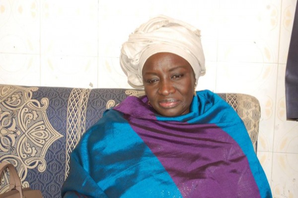  La fille de Mimi Touré dans tous ses états, l’ex-Premier ministre en larmes