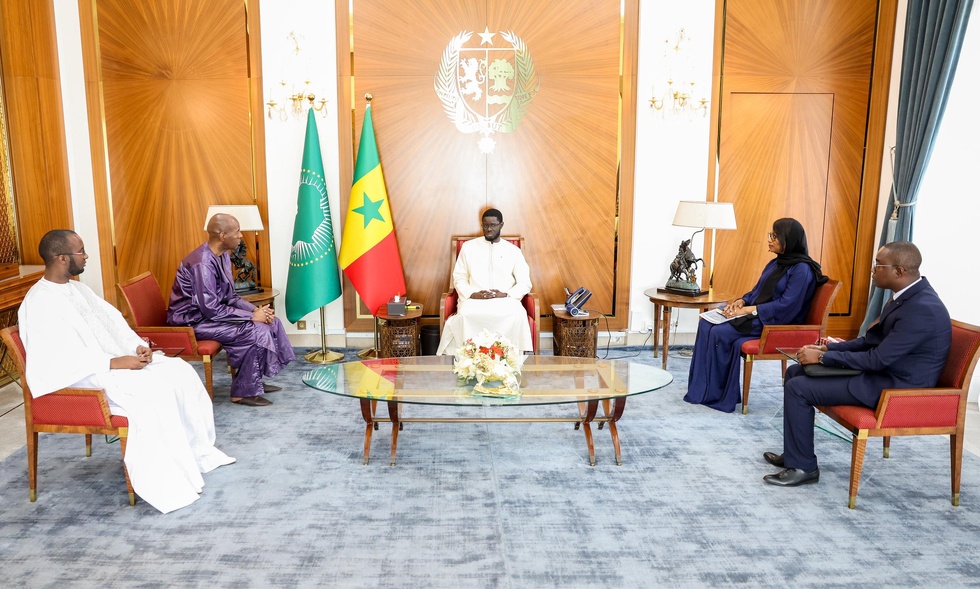 Le Groupe EDK et son PDG Demba Ka reçus par le Président Bassirou Diomaye Faye Le Groupe EDK et son PDG Demba Ka reçus par le Président Bassirou Diomaye Faye