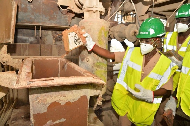 Photos / Lutte contre le trafic international de drogue : 2605,16 kg de cocaïne incinérés dans les fours de la SOCOCIM Photos / Lutte contre le trafic international de drogue : 2605,16 kg de cocaïne incinérés dans les fours de la SOCOCIM