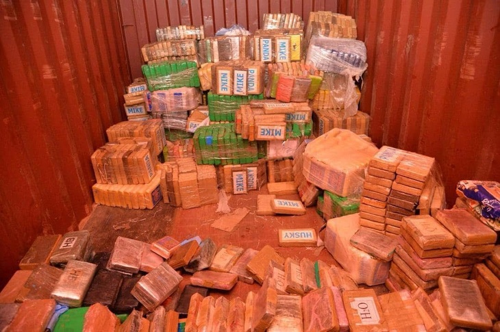 Photos / Lutte contre le trafic international de drogue : 2605,16 kg de cocaïne incinérés dans les fours de la SOCOCIM Photos / Lutte contre le trafic international de drogue : 2605,16 kg de cocaïne incinérés dans les fours de la SOCOCIM
