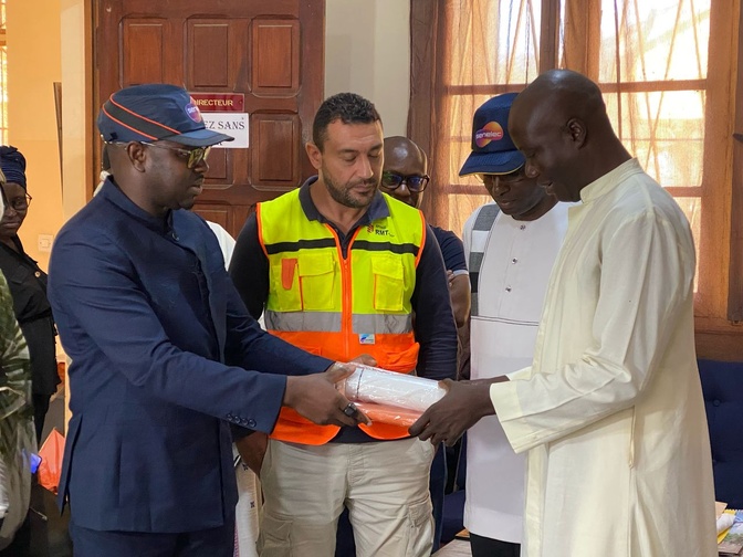 Photos/ Accès universel à l’électricité dans 9 villes du Sénégal notamment Joal, Ngazobil et Pointe-Sarène : Plus de 43 milliards mobilisés Photos/ Accès universel à l’électricité dans 9 villes du Sénégal notamment Joal, Ngazobil et Pointe-Sarène : Plus de 43 milliards mobilisés