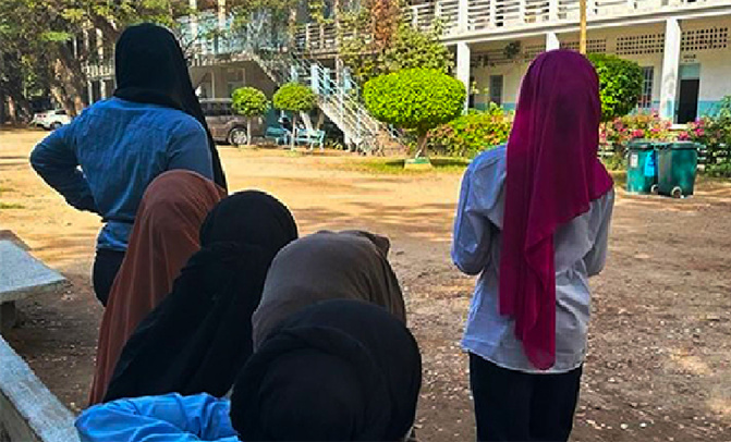 La polémique sur le port de voile revient : Plusieurs jeunes filles exclues du collège Saint Gabriel de Thiès La polémique sur le port de voile revient : Plusieurs jeunes filles exclues du collège Saint Gabriel de Thiès