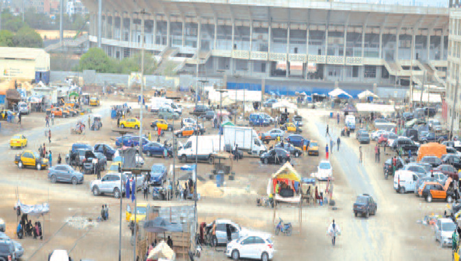Stade Léopold Sédar Senghor Un déguerpissement-surprise en vue : Les occupants du parking ont reçu leur sommation