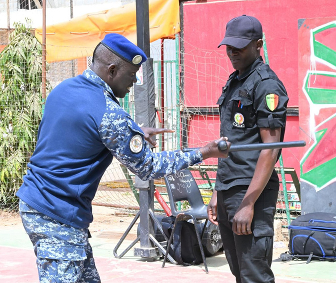 « Quartiers sûrs » - De la Cité Baobabs à Grand Mbao :  Les ASP formés à l’utilisation du Taser et du Tonfa