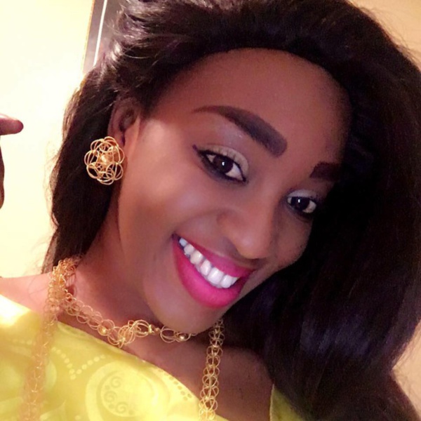 Fatou Zakhra Mbow exhibe une dentition éclatante