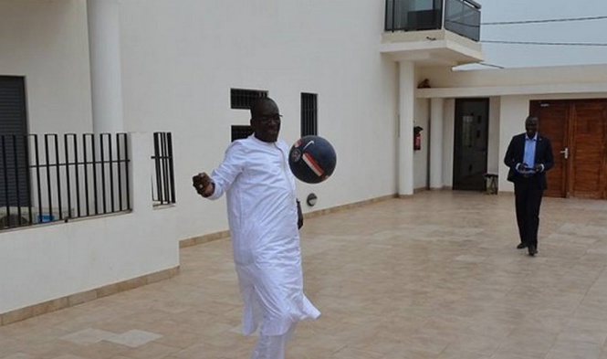 (Photos) Ce ministre qui a des talents de grand footballeur. Regardez
