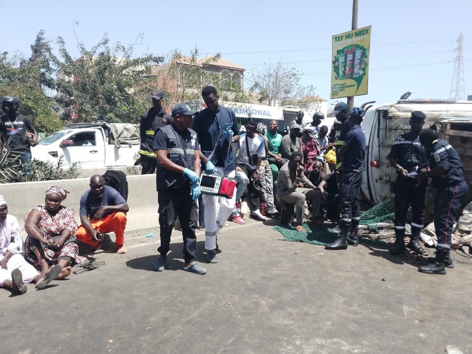 Accident sur l’autoroute : Une collision entre deux cars, fait plusieurs blessés à hauteur de l’école Seyda Mariama Niasse (Photos)