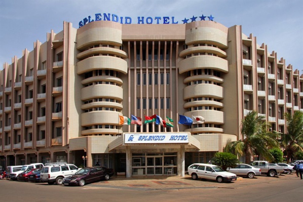 Burkina Faso: tirs et détonations dans un des principaux hôtels du centre de Ouagadougou
