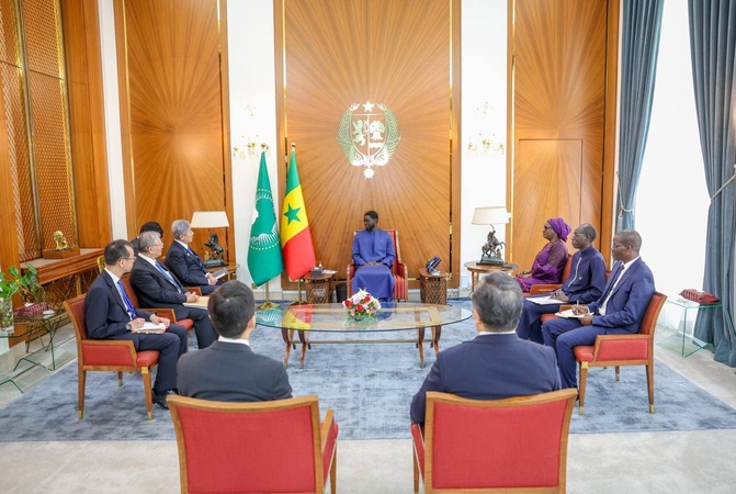 Le Japon réaffirme son engagement envers l’Afrique : M. Takeshi Iwaya, le Ministre des Affaires étrangères, reçu au Palais présidentiel