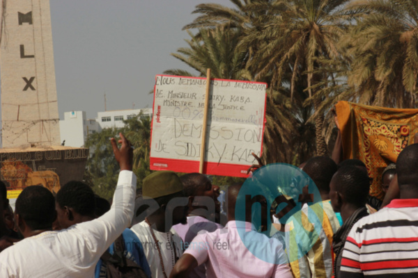 Place de l'Obélisque: La marche des anti-gay dispersée à coups de matraque et de lacrymogènes (images)