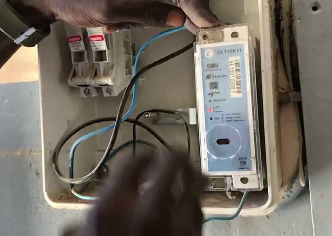 Vol d’électricité à Kaolack : Neuf personnes poursuivies pour branchements frauduleux sur le réseau de Senelec.