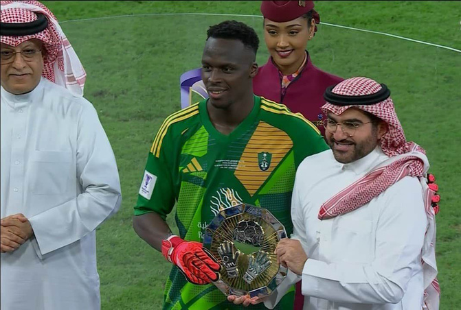 Football I Edouard Mendy, champion d‘Asie et meilleur gardien du tournoi