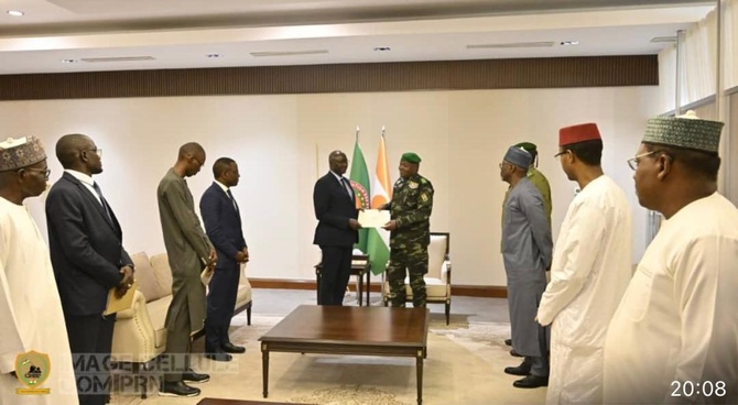 Rencontre au sommet à Niamey : Le Président nigérien Abdourahamane Tiani reçoit un émissaire spécial du Sénégal