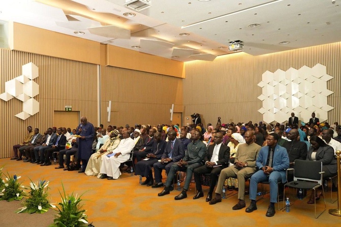 Africa CEO Forum I Bassirou Diomaye Faye : Une première journée rythmée entre diplomatie économique et dialogue avec la Diaspora Africa CEO Forum I Bassirou Diomaye Faye : Une première journée rythmée entre diplomatie économique et dialogue avec la Diaspora