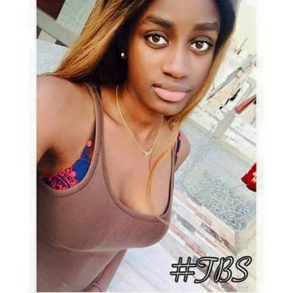 Aïcha Ballago Seck : Une beauté naturelle aux yeux de biche
