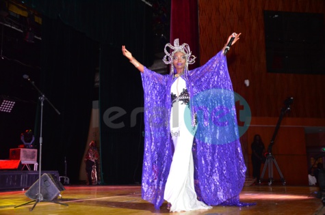 Arrêts sur images: Coumba  Gawlo Seck en mode Cléopâtre