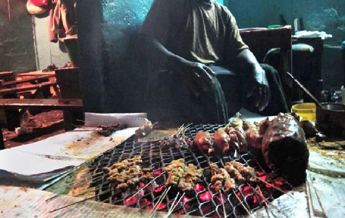 Vente de viande grillée: Des bouchers nigériens dénoncent une stigmatisation, après l’arrestation de leurs deux compatriotes