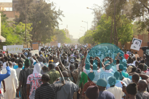 Manifestation anti-Jeune Afrique  à la mosquée Massalikul Jinane  à Dakar (images)