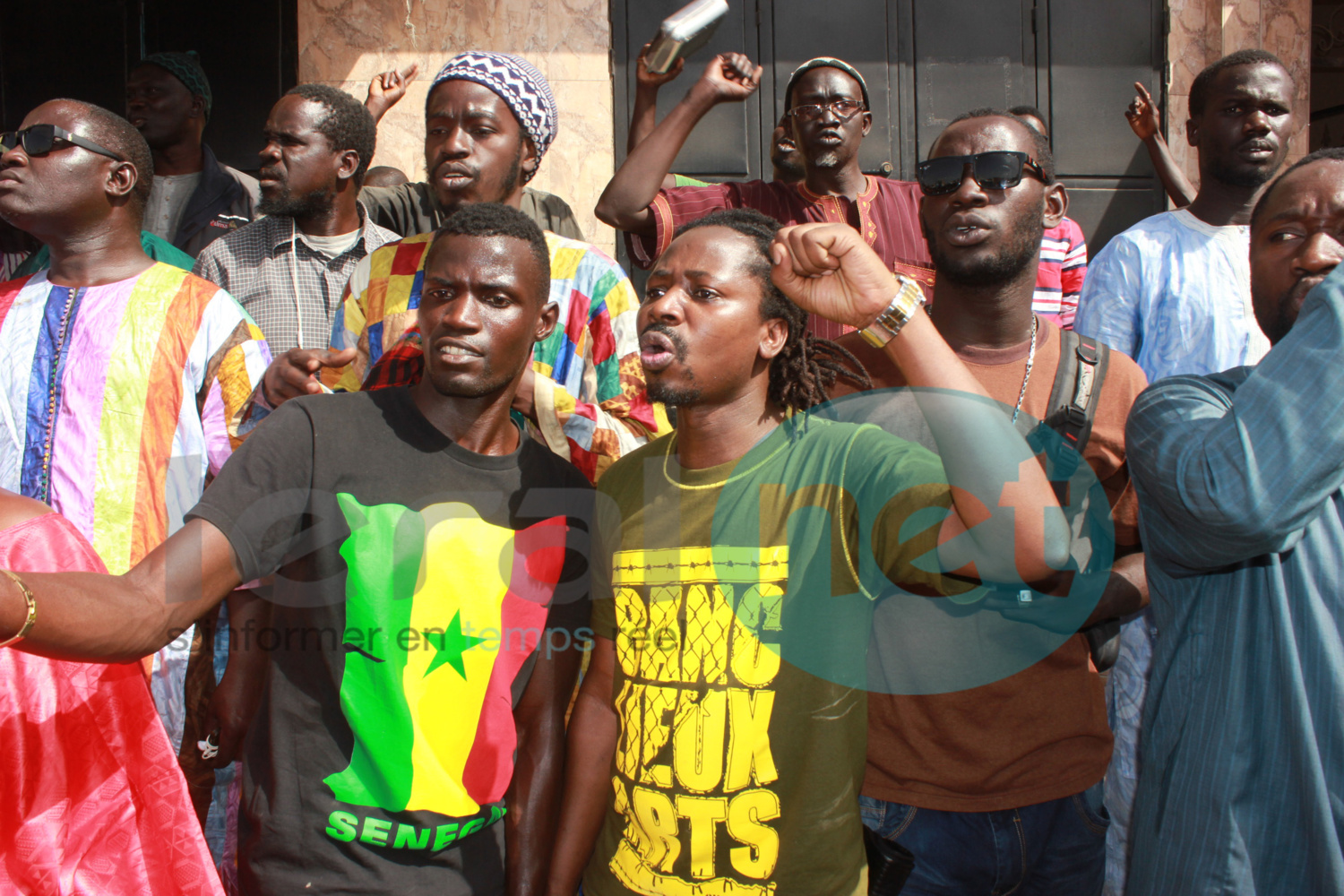 Manifestation anti-Jeune Afrique  à la mosquée Massalikul Jinane  à Dakar (images)