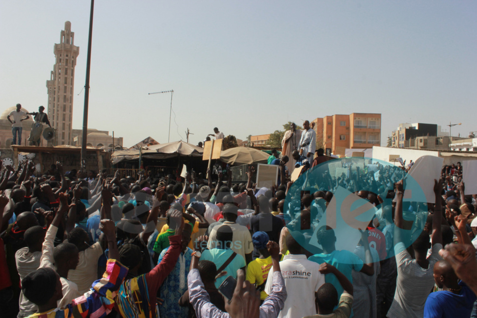 Manifestation anti-Jeune Afrique  à la mosquée Massalikul Jinane  à Dakar (images)