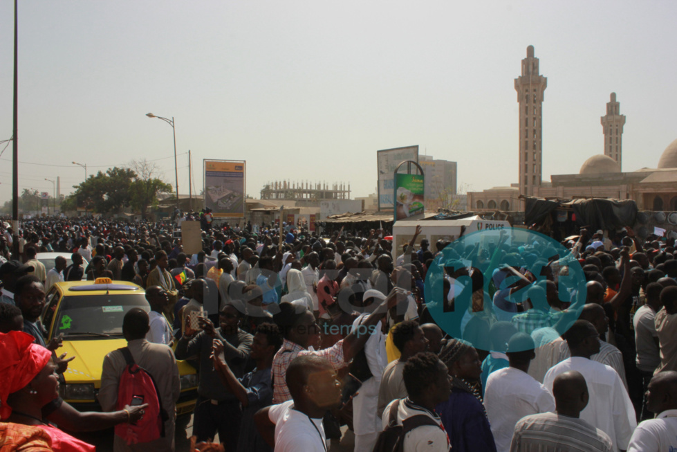 Manifestation anti-Jeune Afrique  à la mosquée Massalikul Jinane  à Dakar (images)