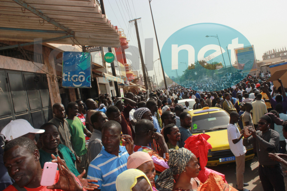 Manifestation anti-Jeune Afrique  à la mosquée Massalikul Jinane  à Dakar (images)