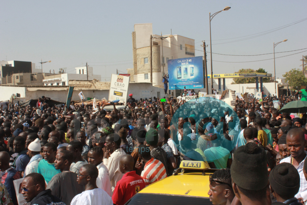 Manifestation anti-Jeune Afrique  à la mosquée Massalikul Jinane  à Dakar (images)